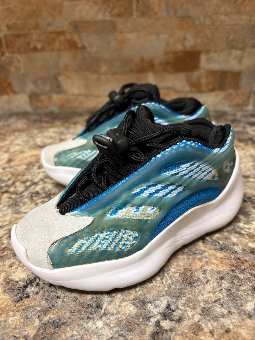 Adidas X YEEZY 700 v3 Azareth Toddler Infant Shoes Size 8
